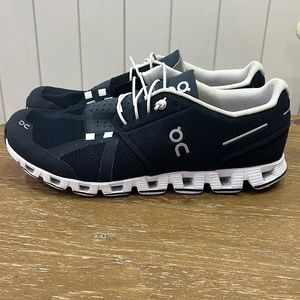 Mens ON cloud running shoes size 9